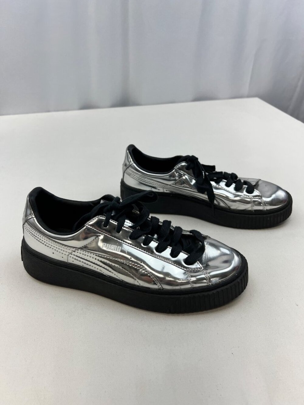 Puma Women’s Metallic Silver Sneakers Silver/Black Size 9.5 - Picture 2 of 8